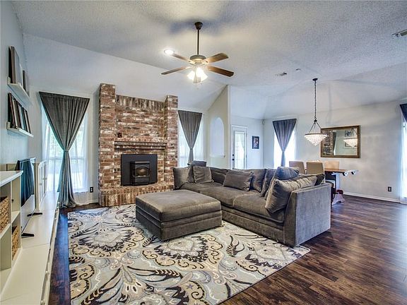 3rd image of 1316 Brazos Dr