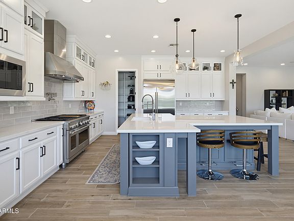 3rd image of 2515 E THORNTON Court