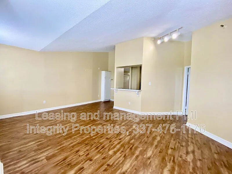 2 bed, 2.0 bath, 1020 sqft, $1,300 — Photo 2