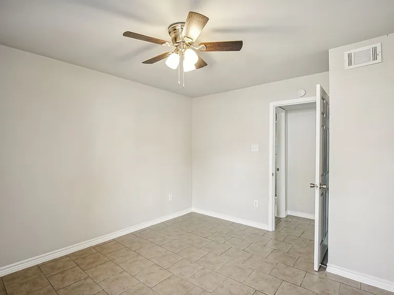ROOKWOOD GOLF APARTMENTS — Photo 16