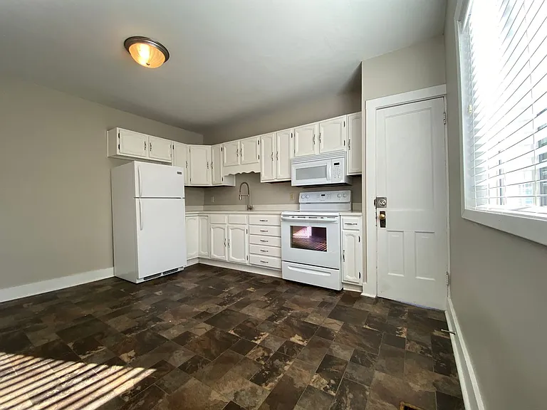 1400 S Center Ave #1-4 — Photo 6