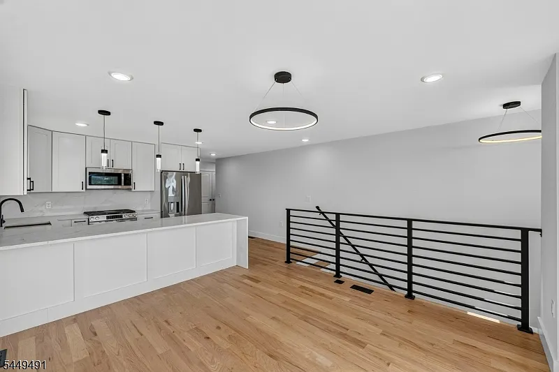 3 bed, 2.0 bath, $2,800 — Photo 2