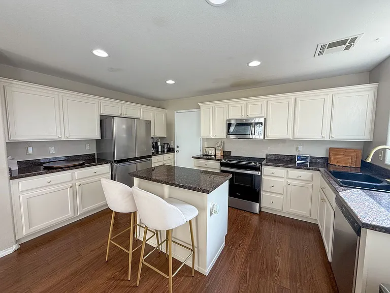 10360 Cherokee Corner Ave — Photo 6