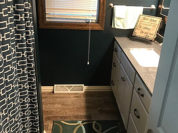 Main bathroom #1
