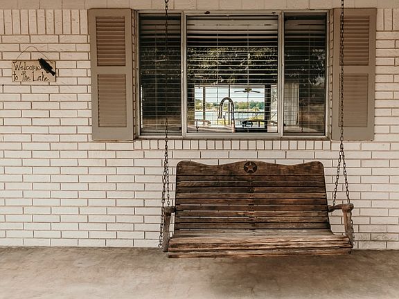 5th image of 211 Striper Haven Ln
