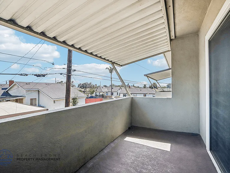 1458 Marine Ave — Photo 15
