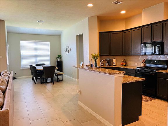 2nd image of 1503 Brook Hollow Dr