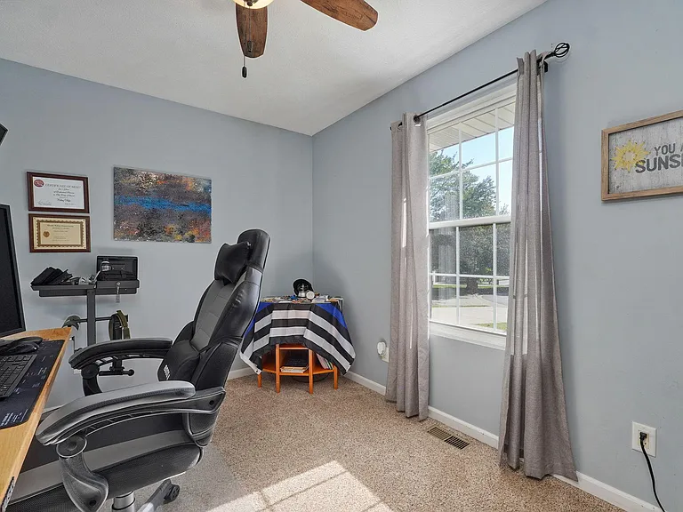 404 E Valley View Rd — Photo 26