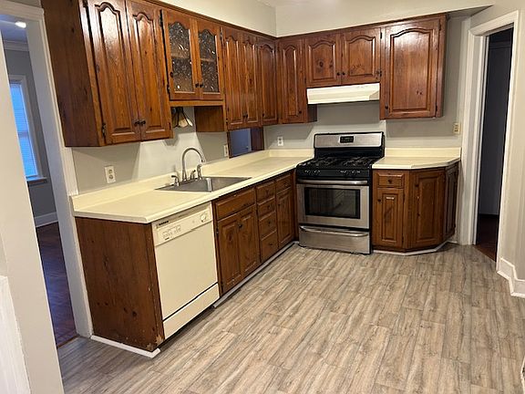 5th image of 1100 W Loucks Ave