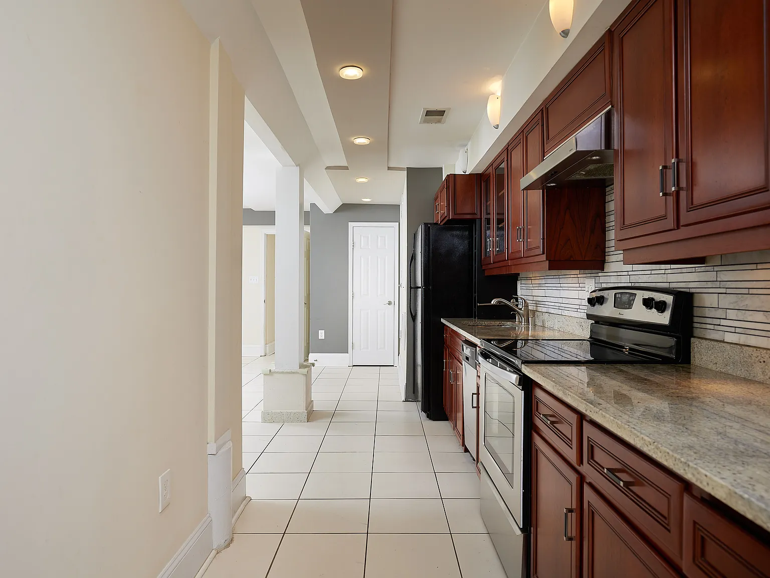 2 bed, 850 sqft, $2,500 — Photo 4