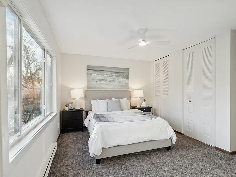 Wayzata Lake Apartments — Photo 27