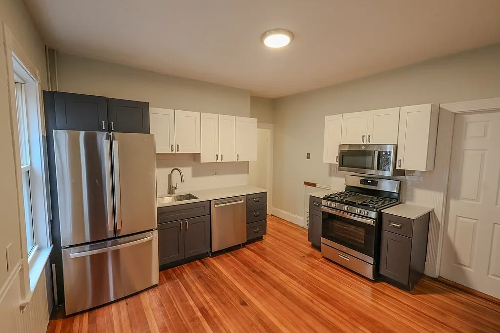 3 bed, 1.0 bath, 1100 sqft, $3,300 — Photo 1