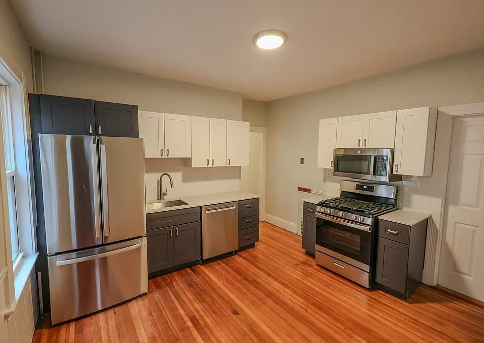72 Ridgewood St #2