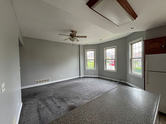 3rd image of 1003 California Ave Floor 1
