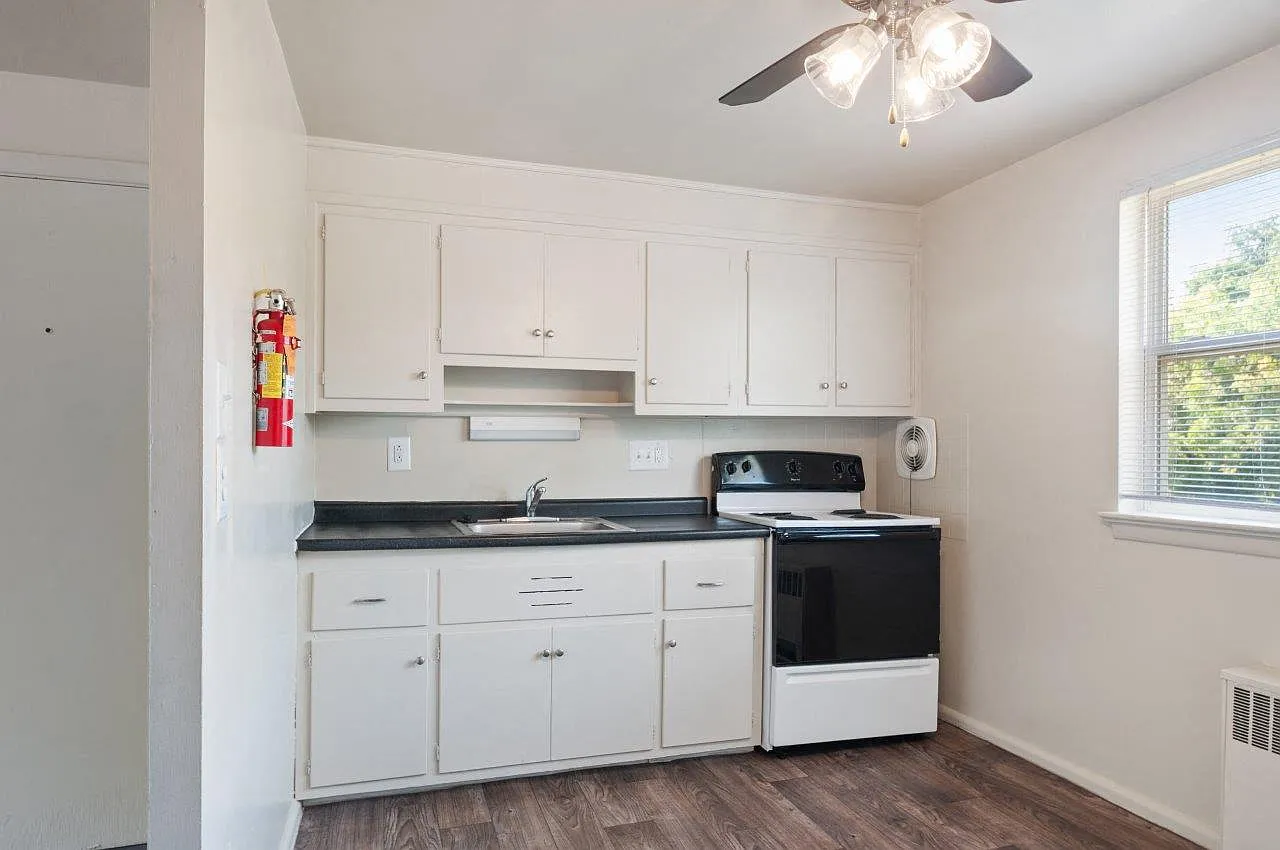 Wedgewood Hills Apartment Homes — Photo 2