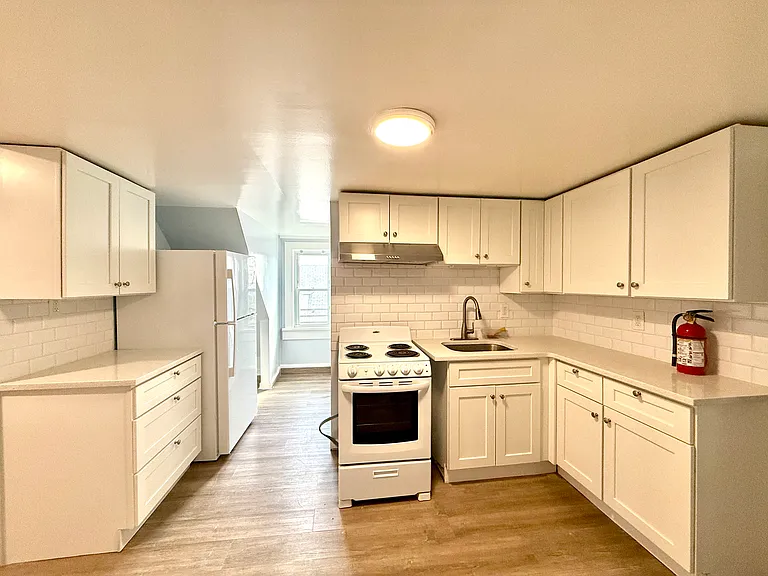 397 Clifton Ave #3 — Photo 2