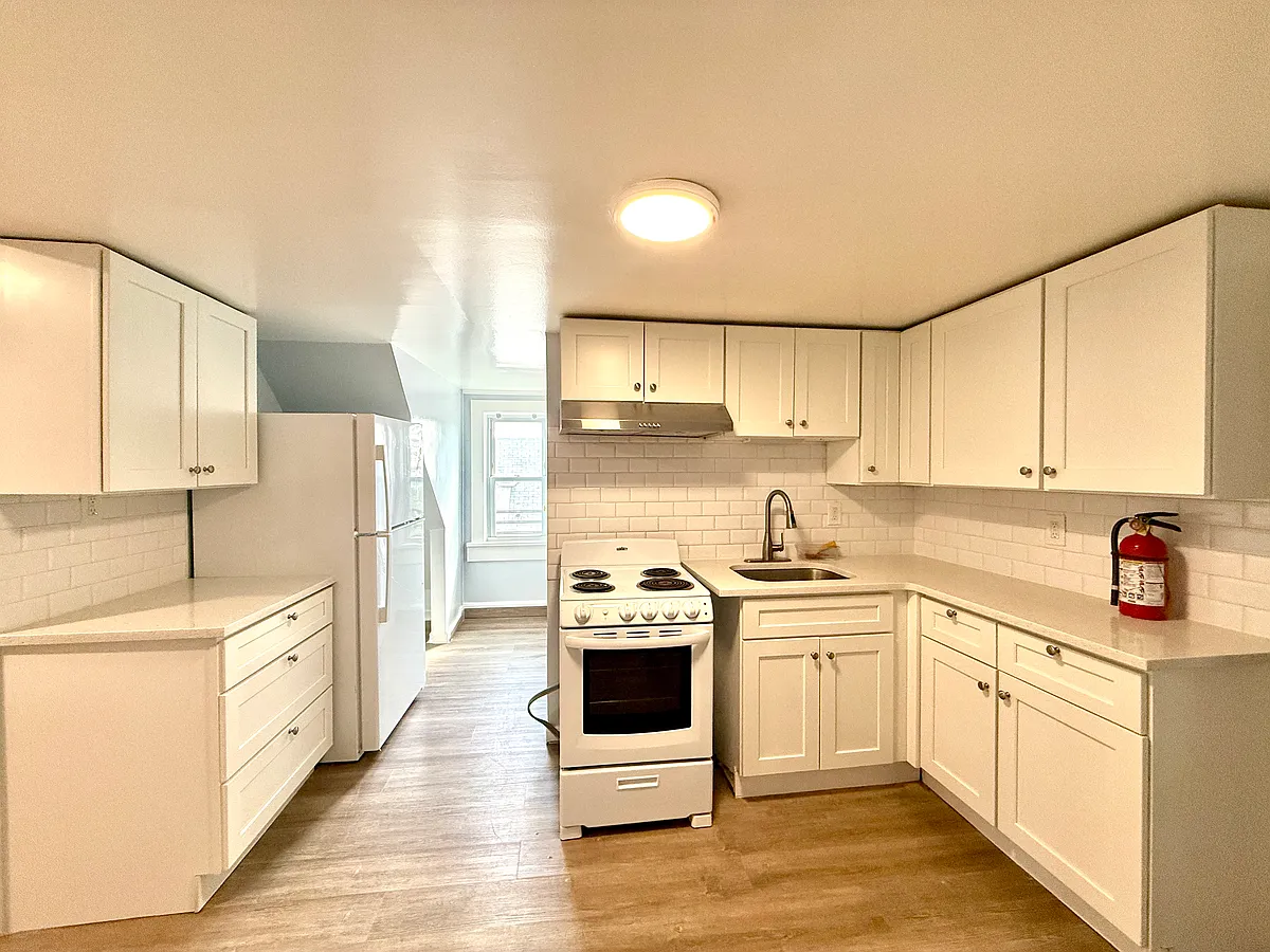 Building Photo - 397 Clifton Ave #3