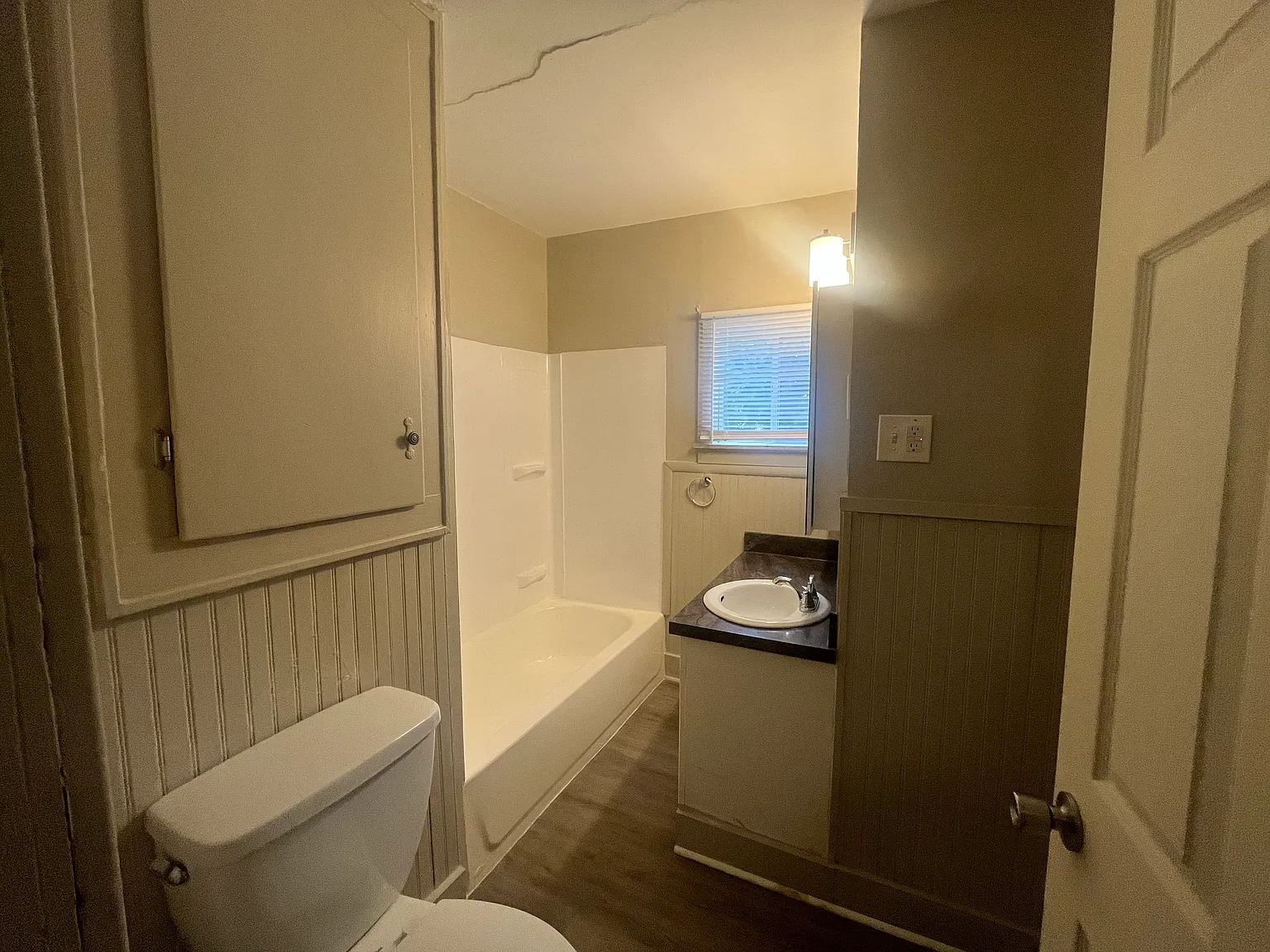 2 bed, 1.0 bath, 1000 sqft, $1,200 — Photo 2
