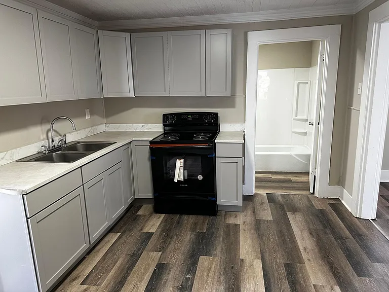 31 Franklin Ave — Photo 6