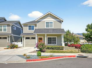 208 Wintersage Cir, Talent, OR 97540