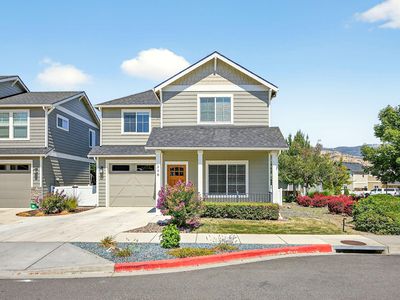 208 Wintersage Cir, Talent, OR, 97540