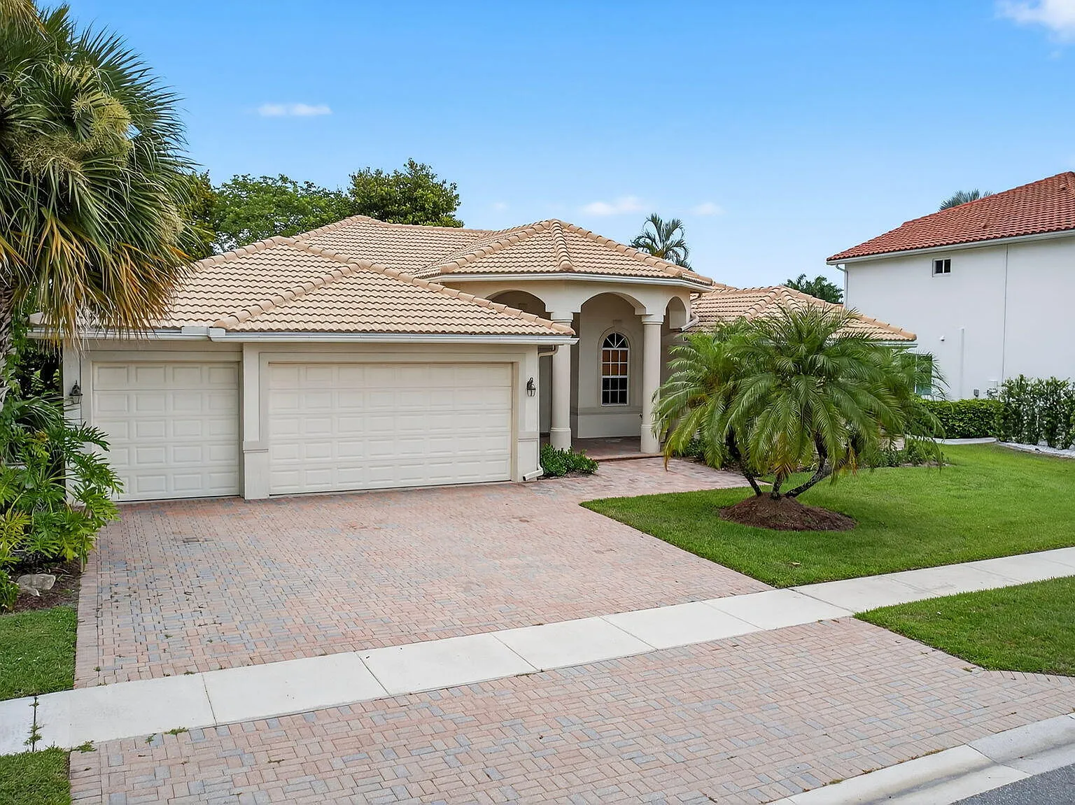 5 bed, 3.5 bath, 3280 sqft, $14,000 — Photo 2