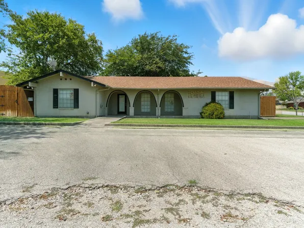 725 Red Oak Ln, Weatherford, TX 76086