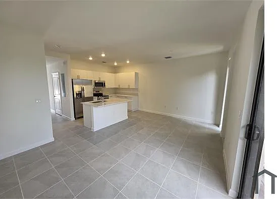 4 bed, $2,900 — Photo 3