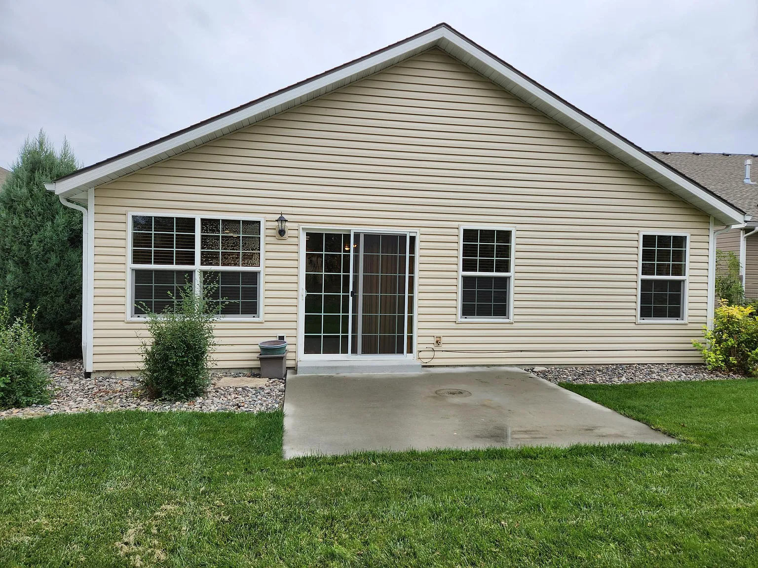 3 bed, 1475 sqft, $1,900 — Photo 3