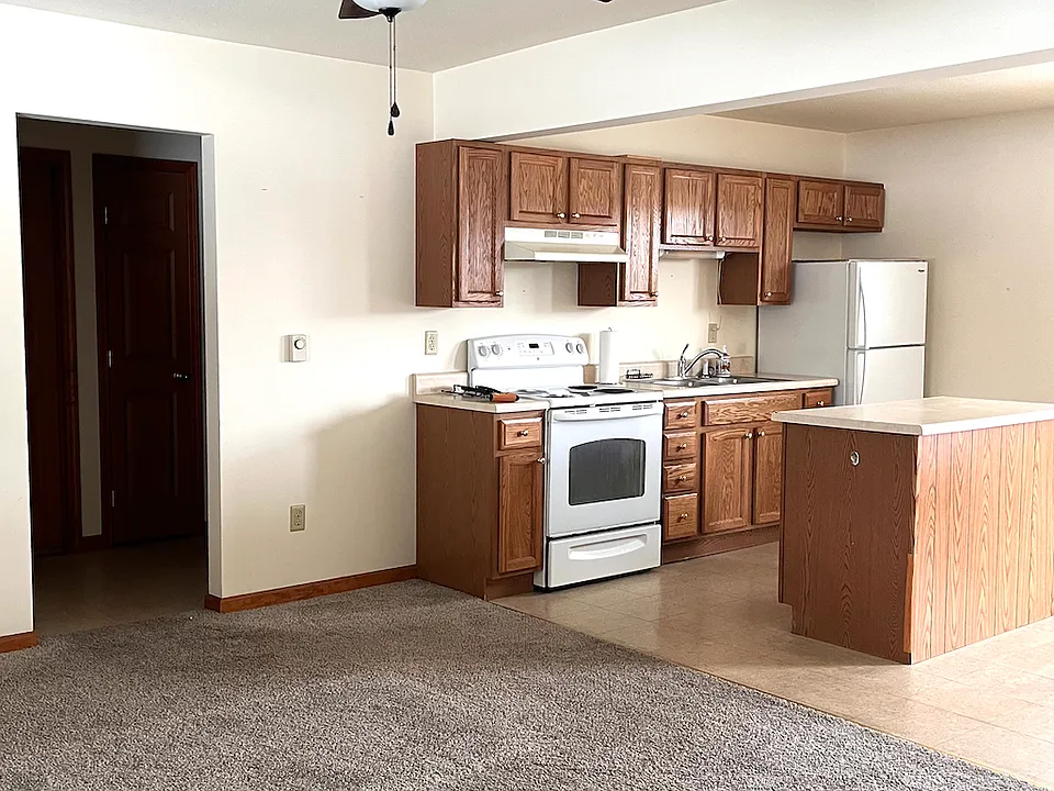 Kitchen & Hallway to bedrooms