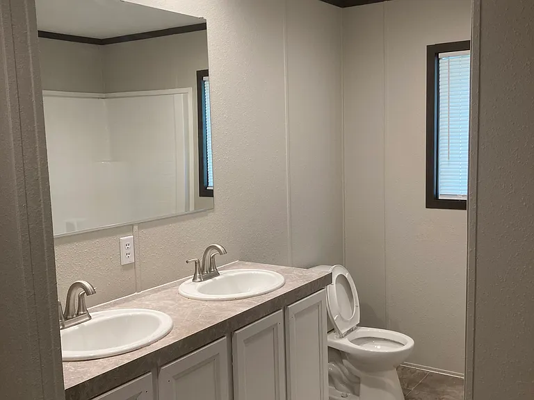 123 W 55th Pl — Photo 3