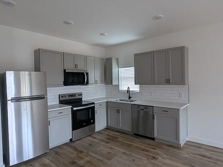 2105 Vista Rosa #B — Photo 4