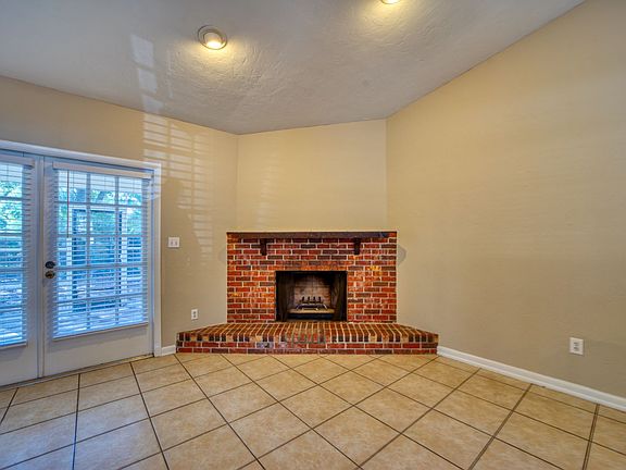 4th image of 2447 NW 54th Blvd