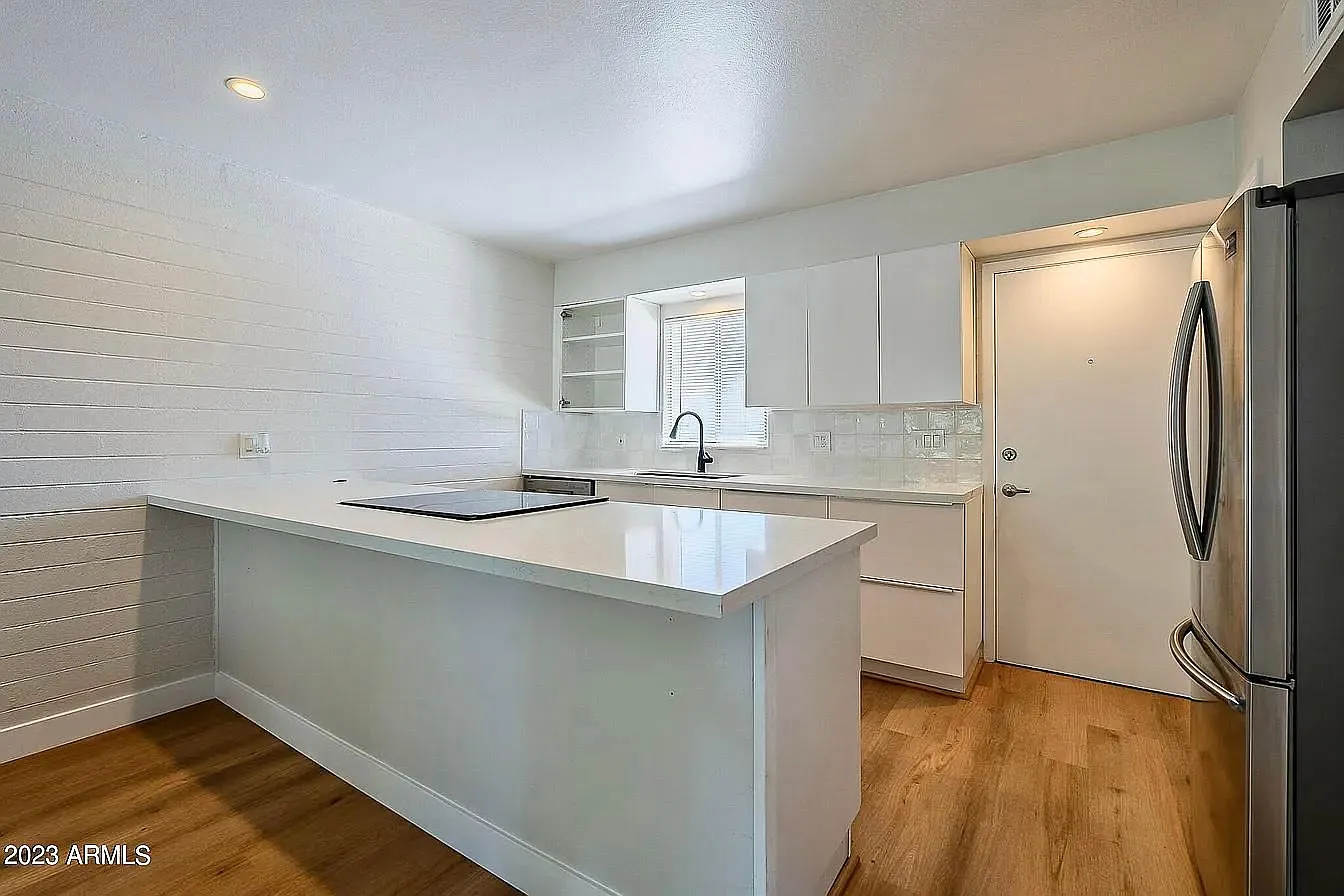 2 bed, 928 sqft, $2,222 — Photo 4
