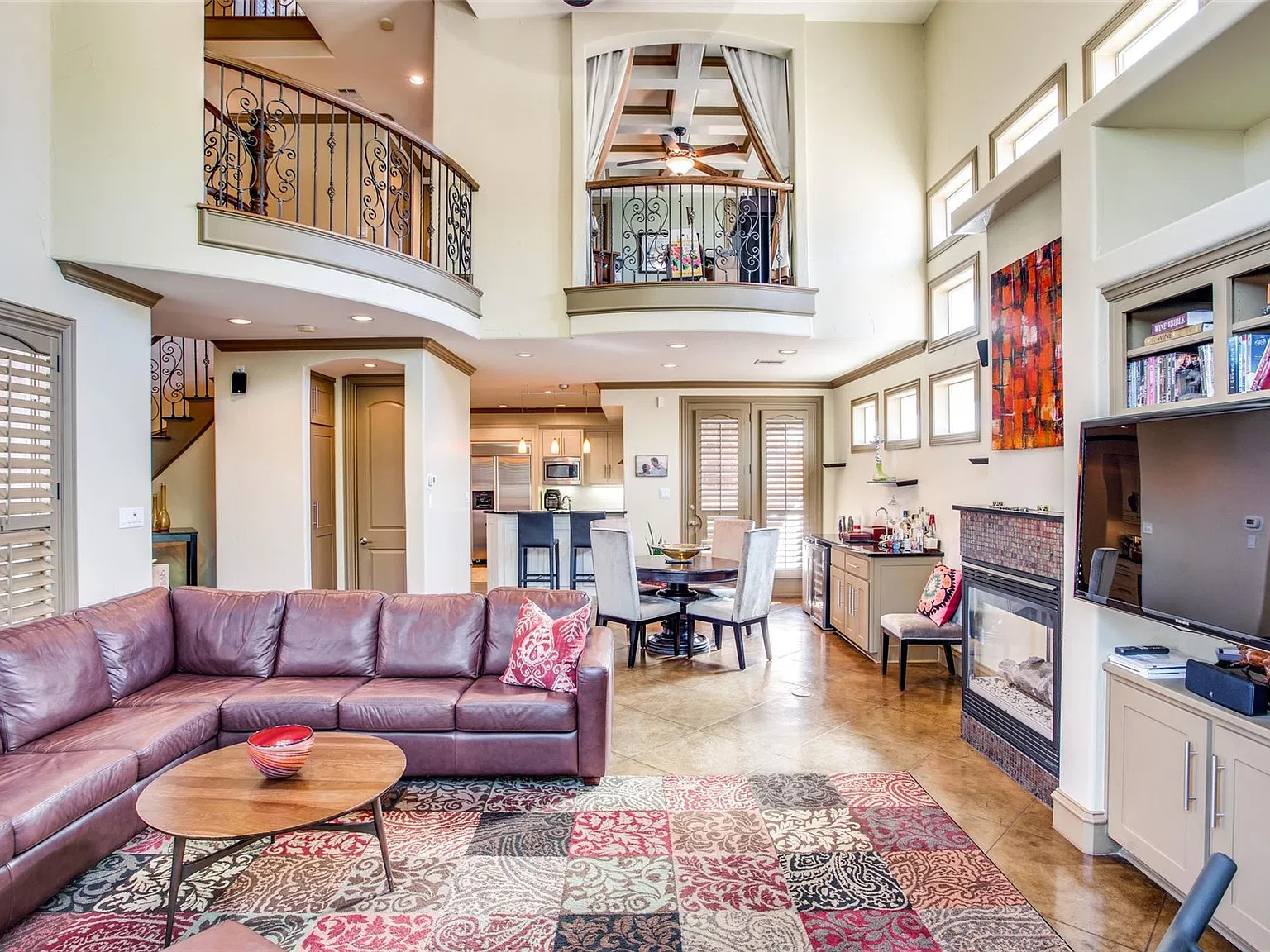 3 bed, 2.5 bath, 2677 sqft, $5,000 — Photo 2