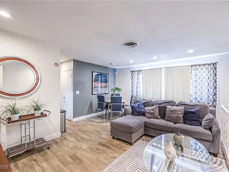 1553 Dorothy Ave #4 — Photo 4