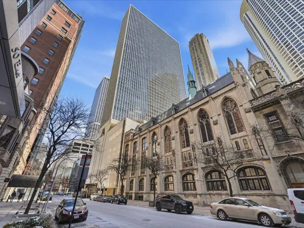 111 E Chestnut St APT 50G, Chicago, IL 60611