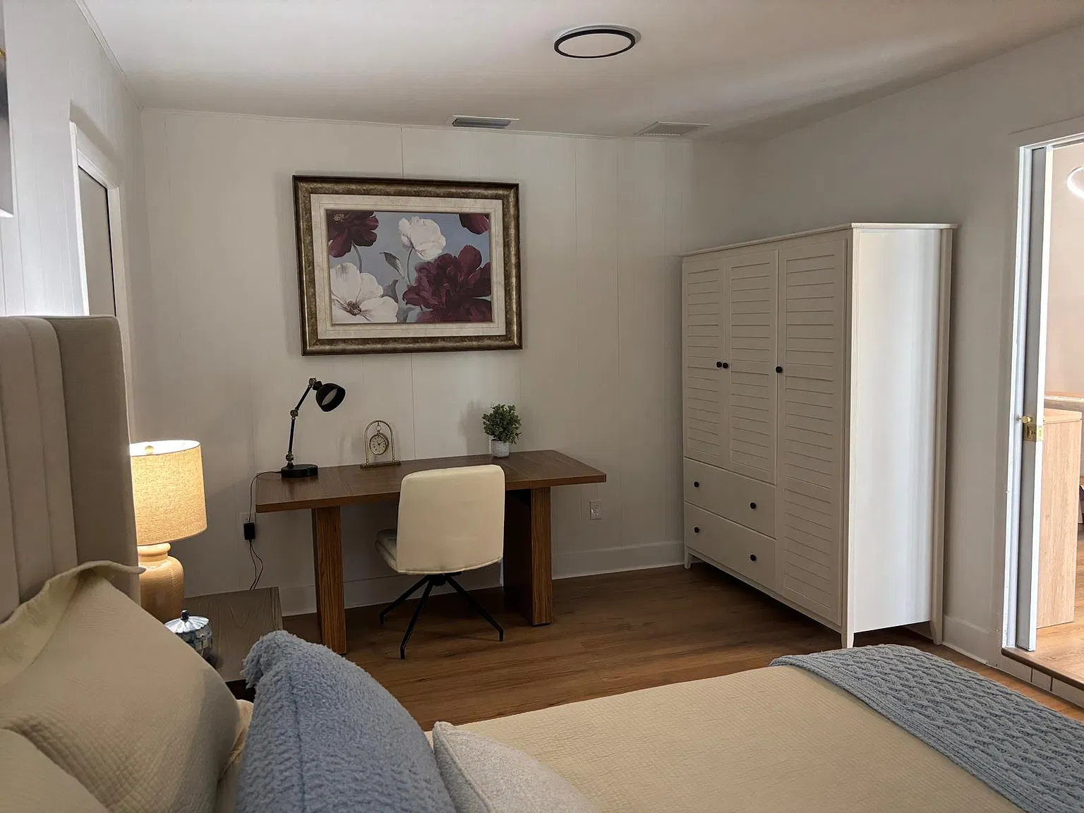 3 bed, 1302 sqft, $8,000 — Photo 3