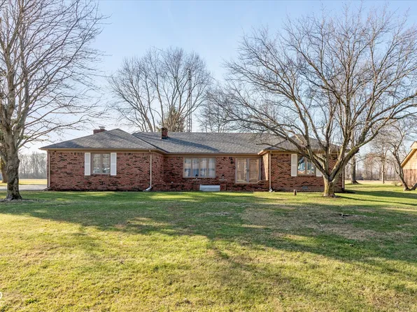 1028 S Country Ln, Greenfield, IN 46140