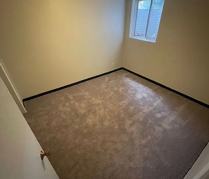 640 E Easter Ave — Photo 33