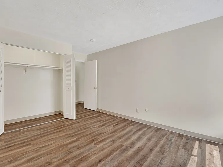 Taurus Apartments — Photo 15