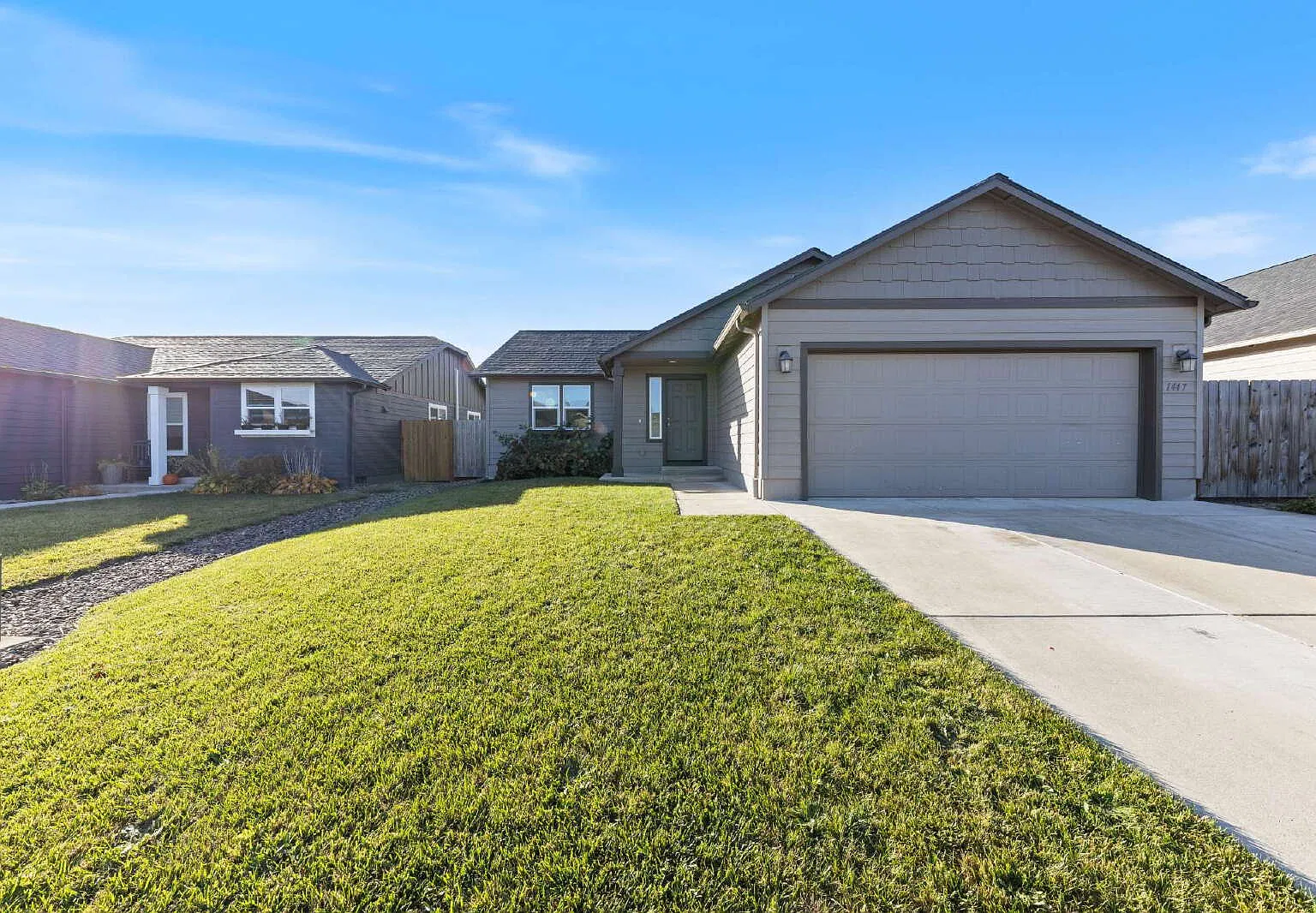 3 bed, 2.0 bath, 1200 sqft, $2,400 — Photo 3