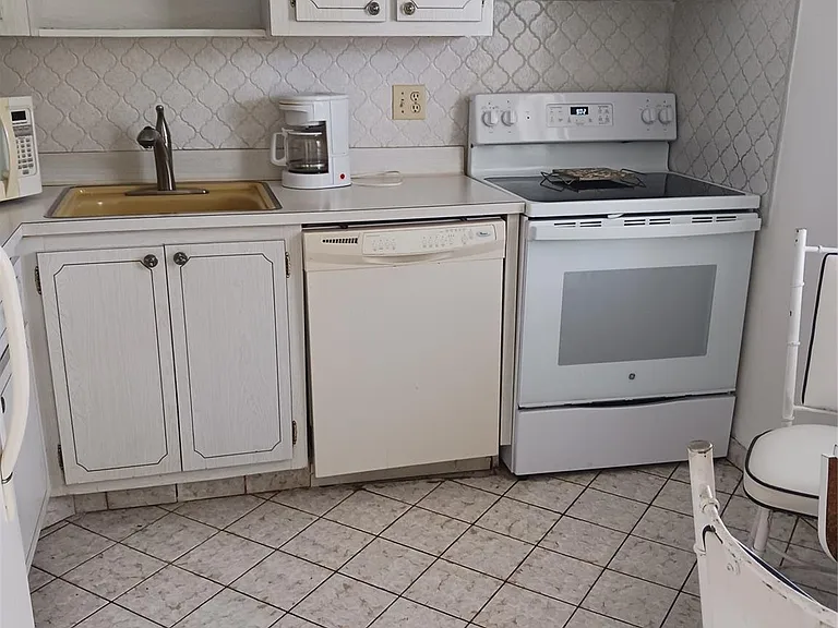 7505 NW 5th Ct #201 — Photo 5