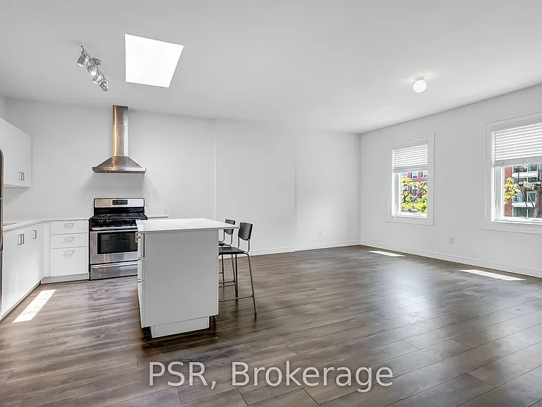 464 College St #3 — Photo 9
