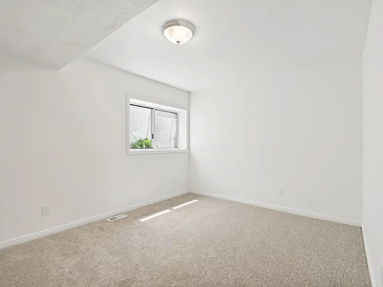 1241 Cambridge Ct — Photo 12