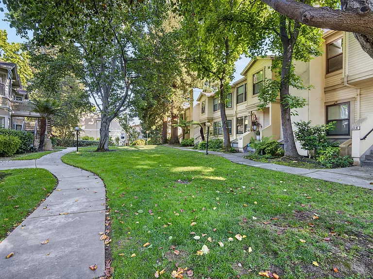 935 La Mesa Ter #G — Photo 22