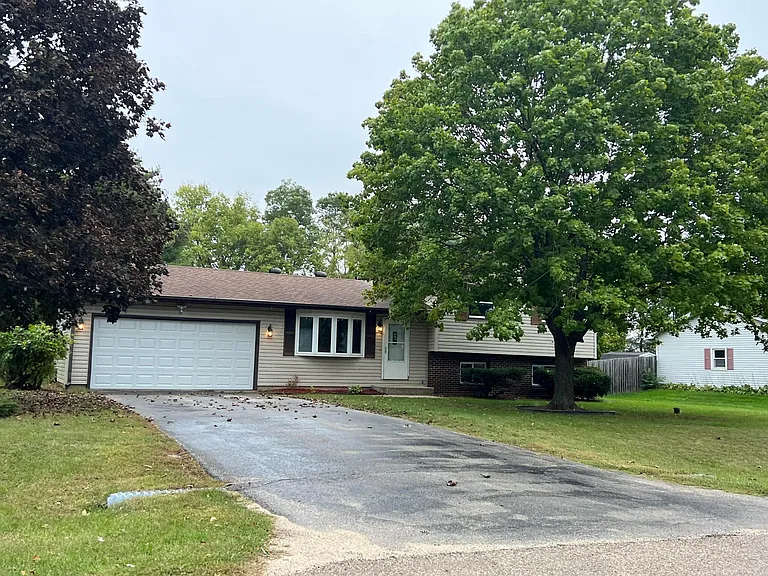 4556 Straw Ln — Photo 1