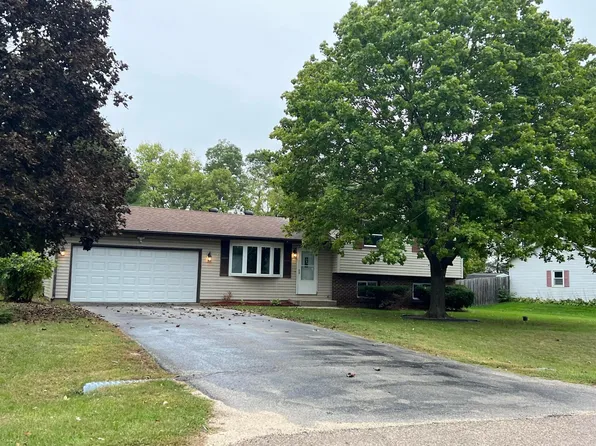 4556 Straw Ln, Roscoe, IL 61073