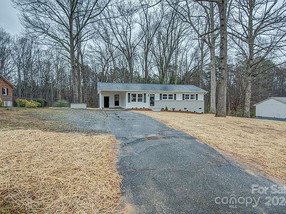 3rd image of 1018 Holly Hills Dr