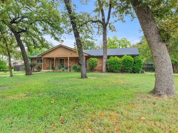 1208 Brookside Dr, Hurst, TX 76053